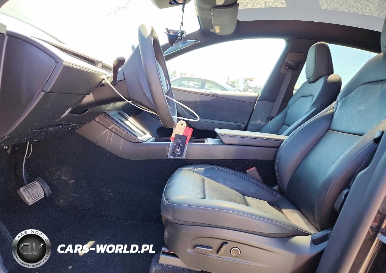 2026 Tesla Model Y VIN:7SAYGDEE2TF583111 - 7