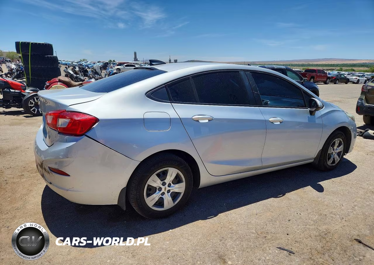 2018 Chevrolet Cruze Ls VIN:1G1BC5SM2J7237104 - 3
