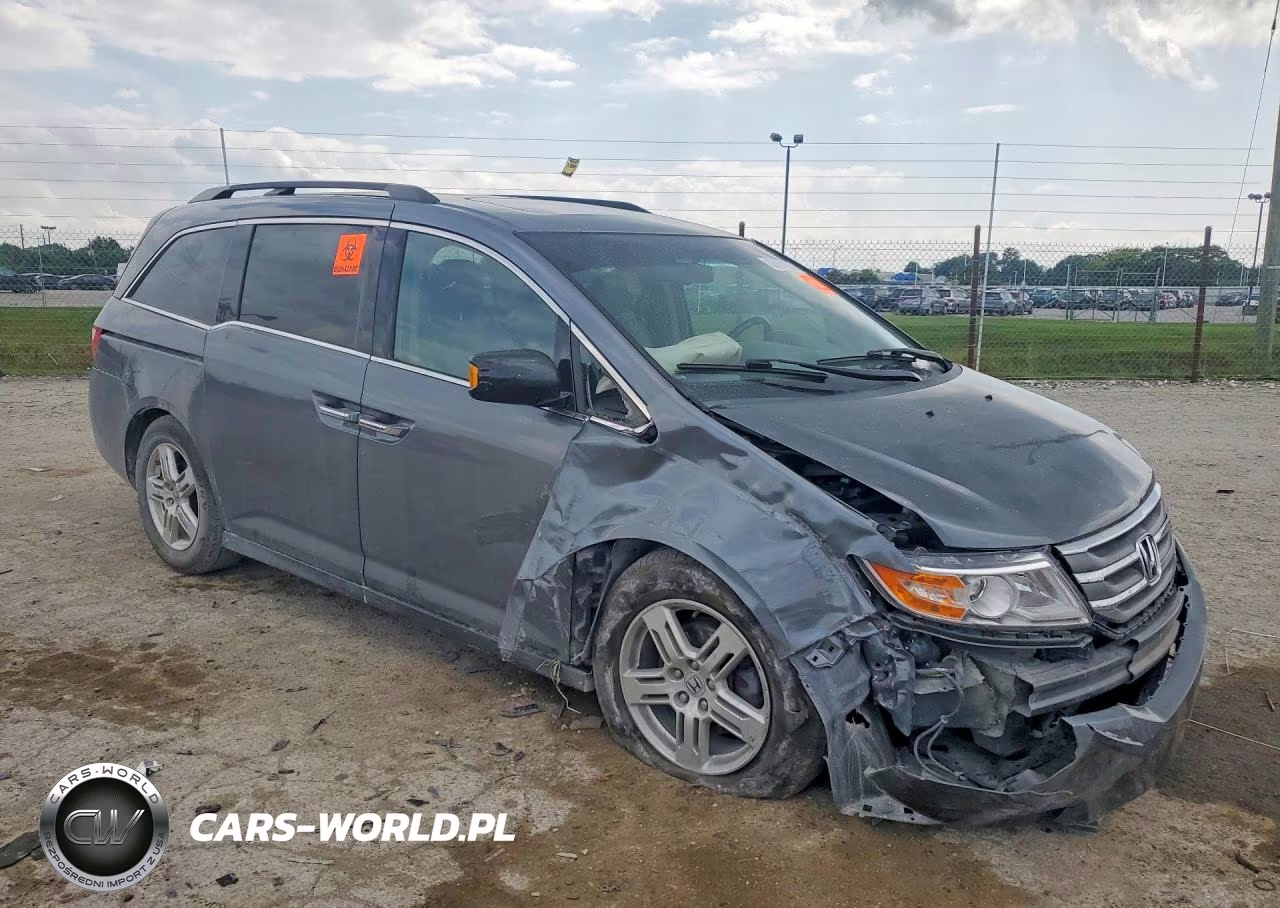 2013 Honda Odyssey Touring VIN:5FNRL5H95DB057073 - 4