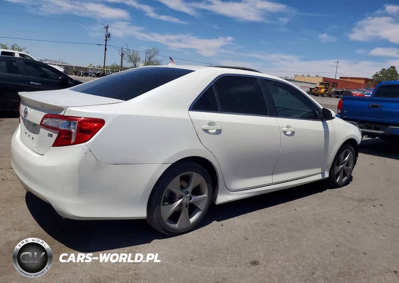 2014 Toyota Camry Se Sport VIN:4T1BF1FK2EU447012 - 3