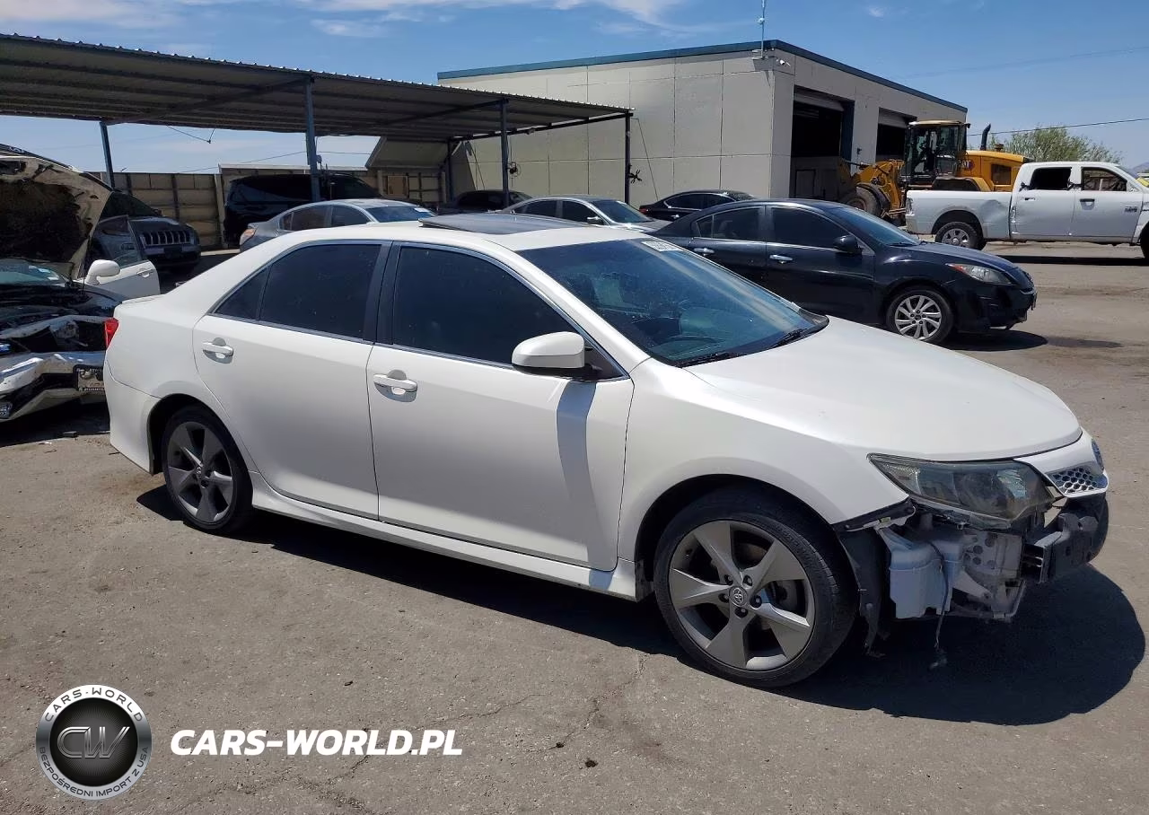 2014 Toyota Camry Se Sport VIN:4T1BF1FK2EU447012 - 4