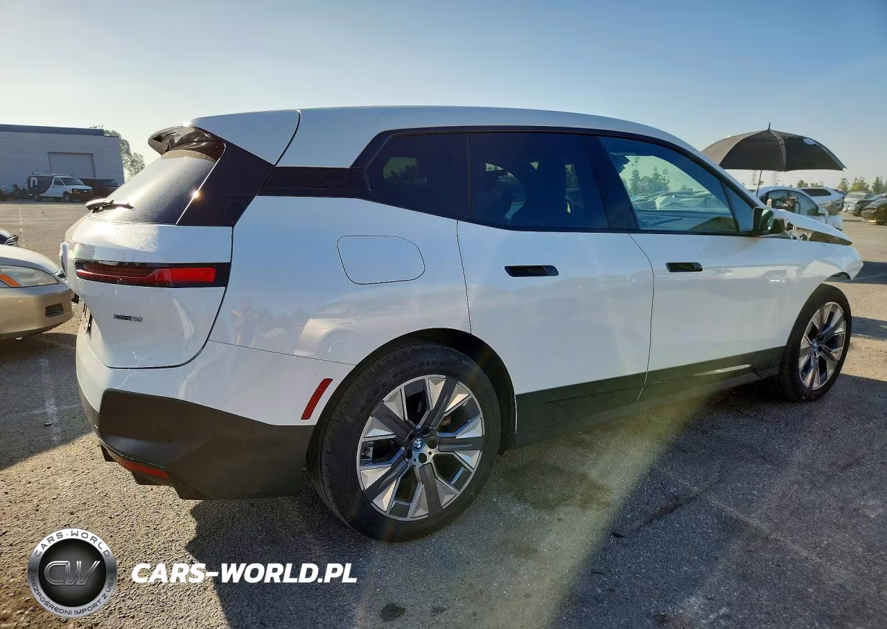 2025 BMW Ix xDrive50 VIN:WB523CF00SCT40738 - 3