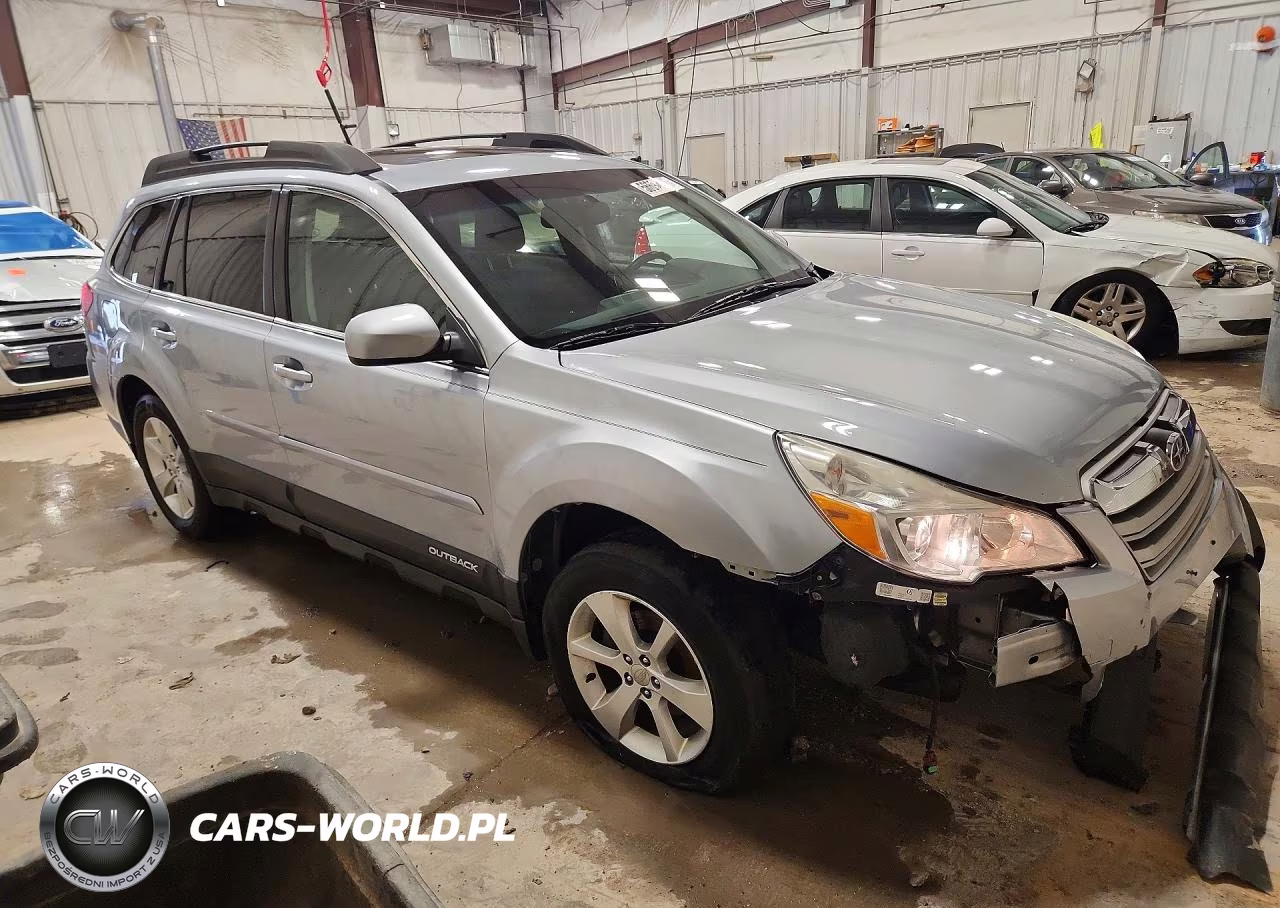 2013 Subaru Outback 2.5I Premium VIN:4S4BRCGC3D3276592 - 4