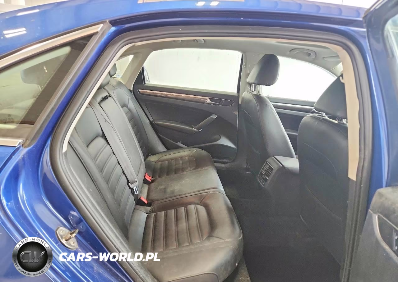 2017 Volkswagen Passat Sel Premium VIN:1VWCM7A33HC068870 - 10