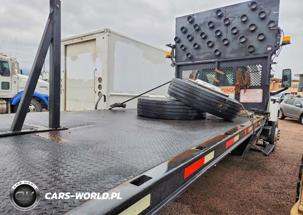 2005 GMC C7500 Flatbed Truck With Crash Attenuator VIN:1GDJ7C1C85F530503 - 11