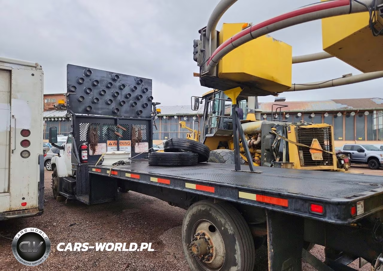 2005 GMC C7500 Flatbed Truck With Crash Attenuator VIN:1GDJ7C1C85F530503 - 2