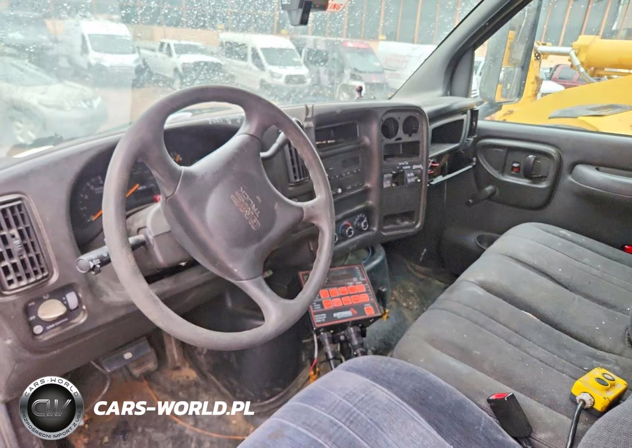 2005 GMC C7500 Flatbed Truck With Crash Attenuator VIN:1GDJ7C1C85F530503 - 8