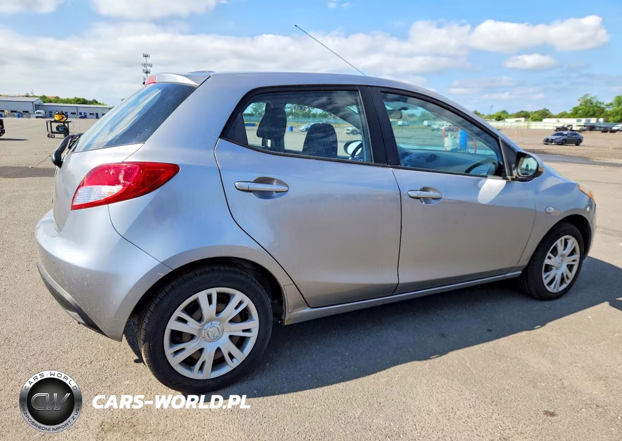 2014 Mazda Mazda2 Sport VIN:JM1DE1KZXE0185119 - 3