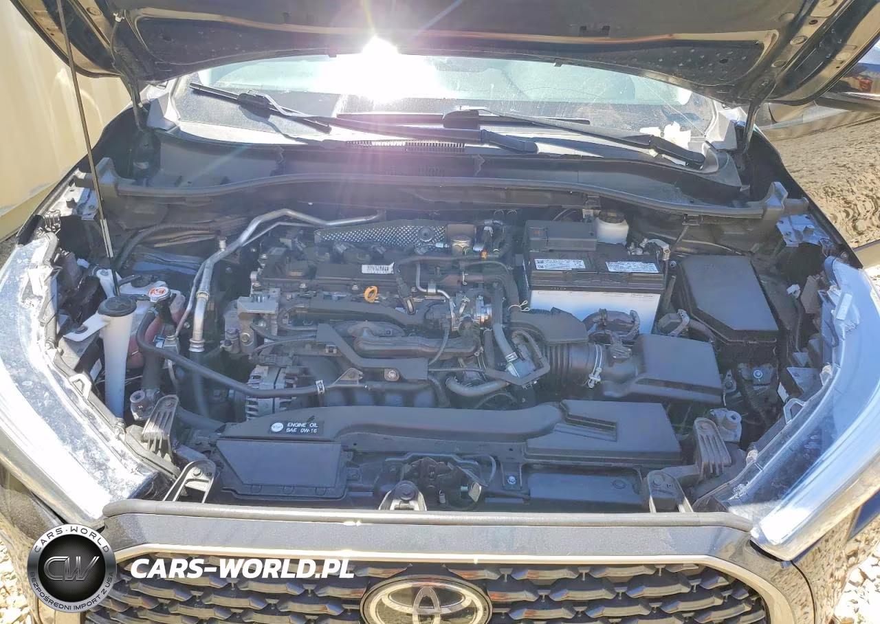 2022 Toyota Corolla Cross Xle VIN:7MUDAABG2NV007802 - 12