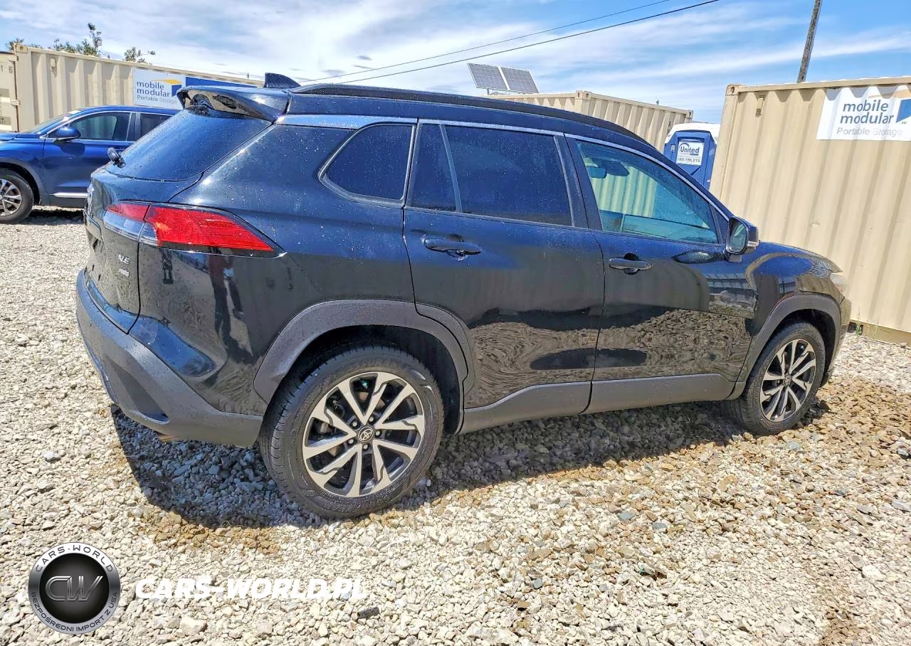 2022 Toyota Corolla Cross Xle VIN:7MUDAABG2NV007802 - 3