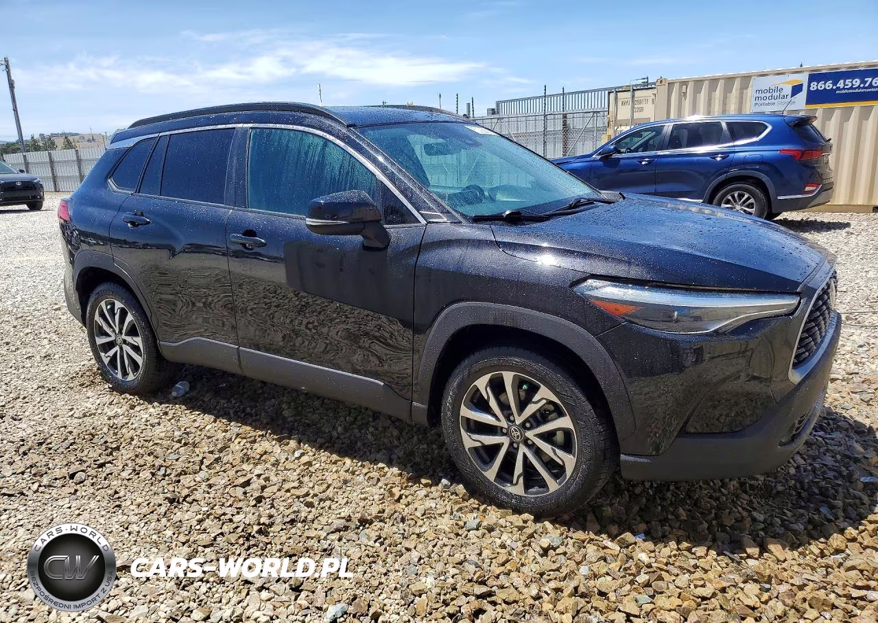 2022 Toyota Corolla Cross Xle VIN:7MUDAABG2NV007802 - 4