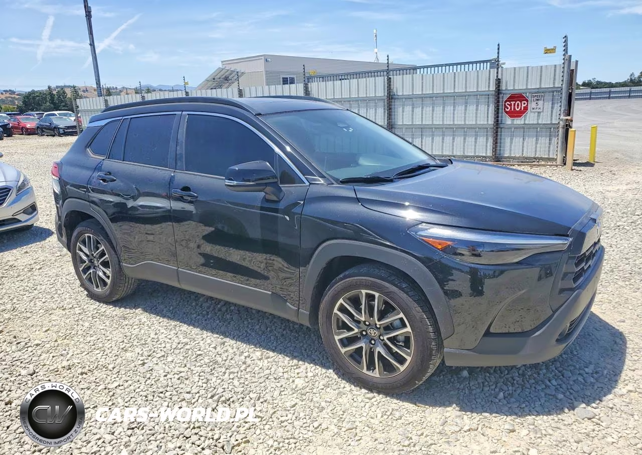 2026 Toyota Corolla Cross Xle VIN:7MUDAABGXTV167696 - 4
