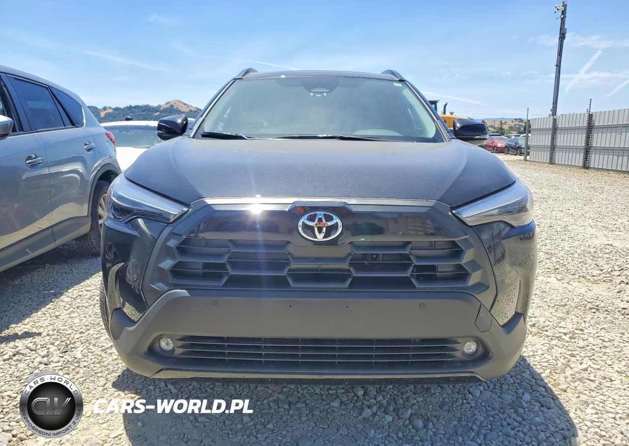 2026 Toyota Corolla Cross Xle VIN:7MUDAABGXTV167696 - 5