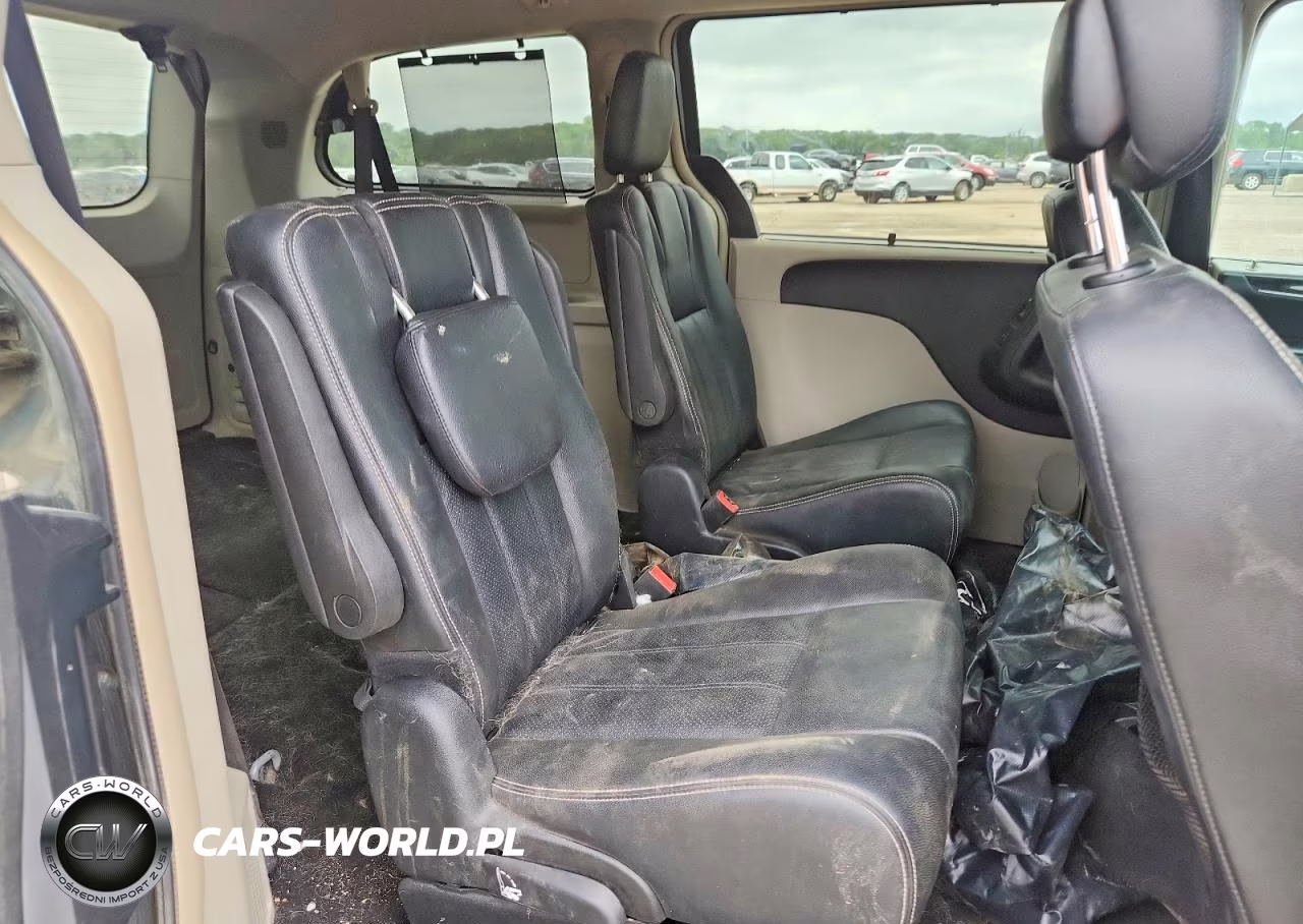 2015 Chrysler Town & Country Touring L VIN:2C4RC1CG0FR676654 - 11