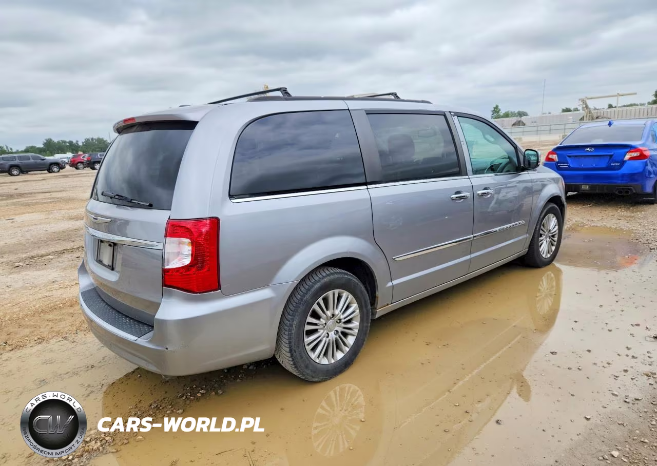 2015 Chrysler Town & Country Touring L VIN:2C4RC1CG0FR676654 - 3