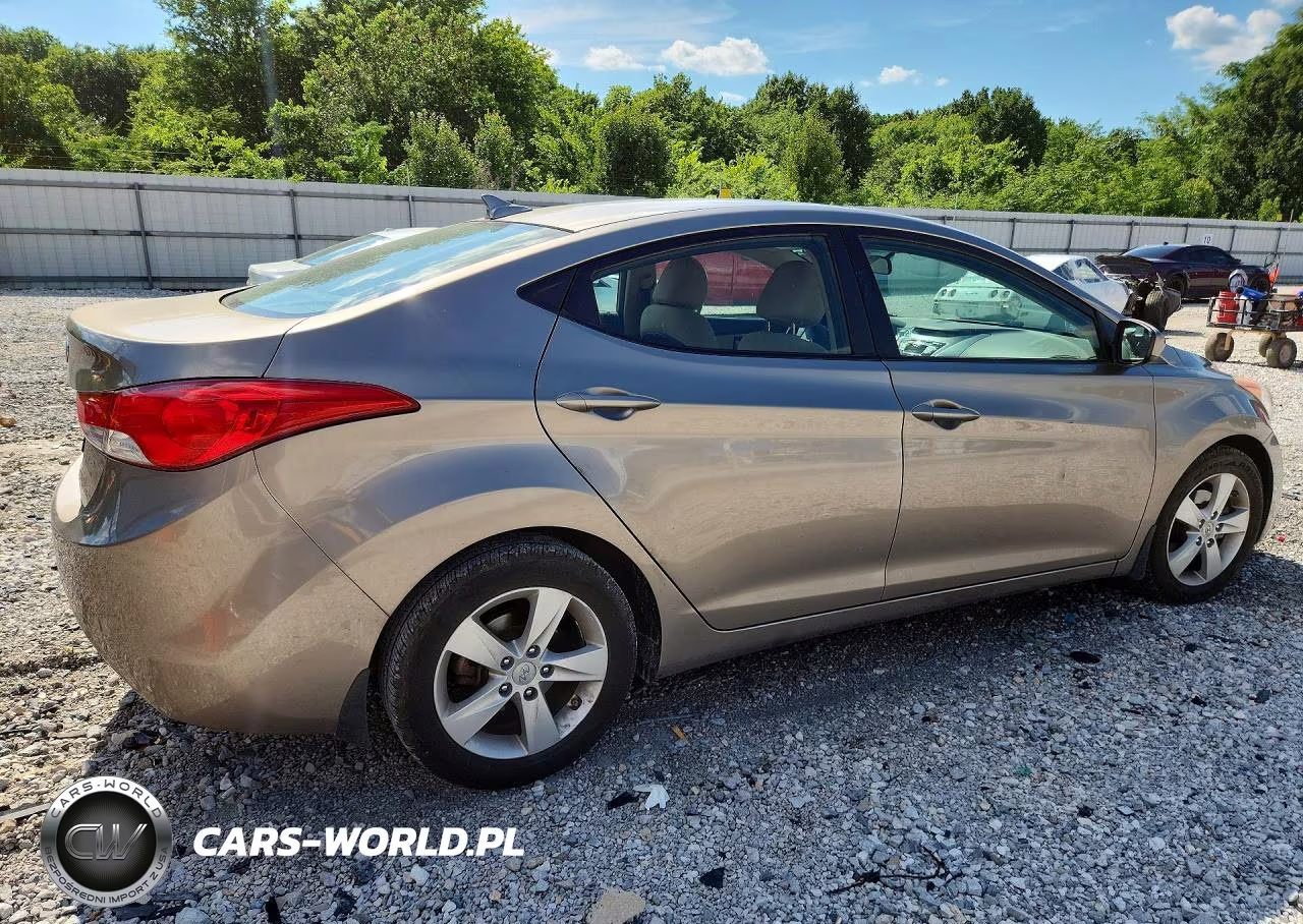 2013 Hyundai Elantra Gls VIN:5NPDH4AE6DH397931 - 3