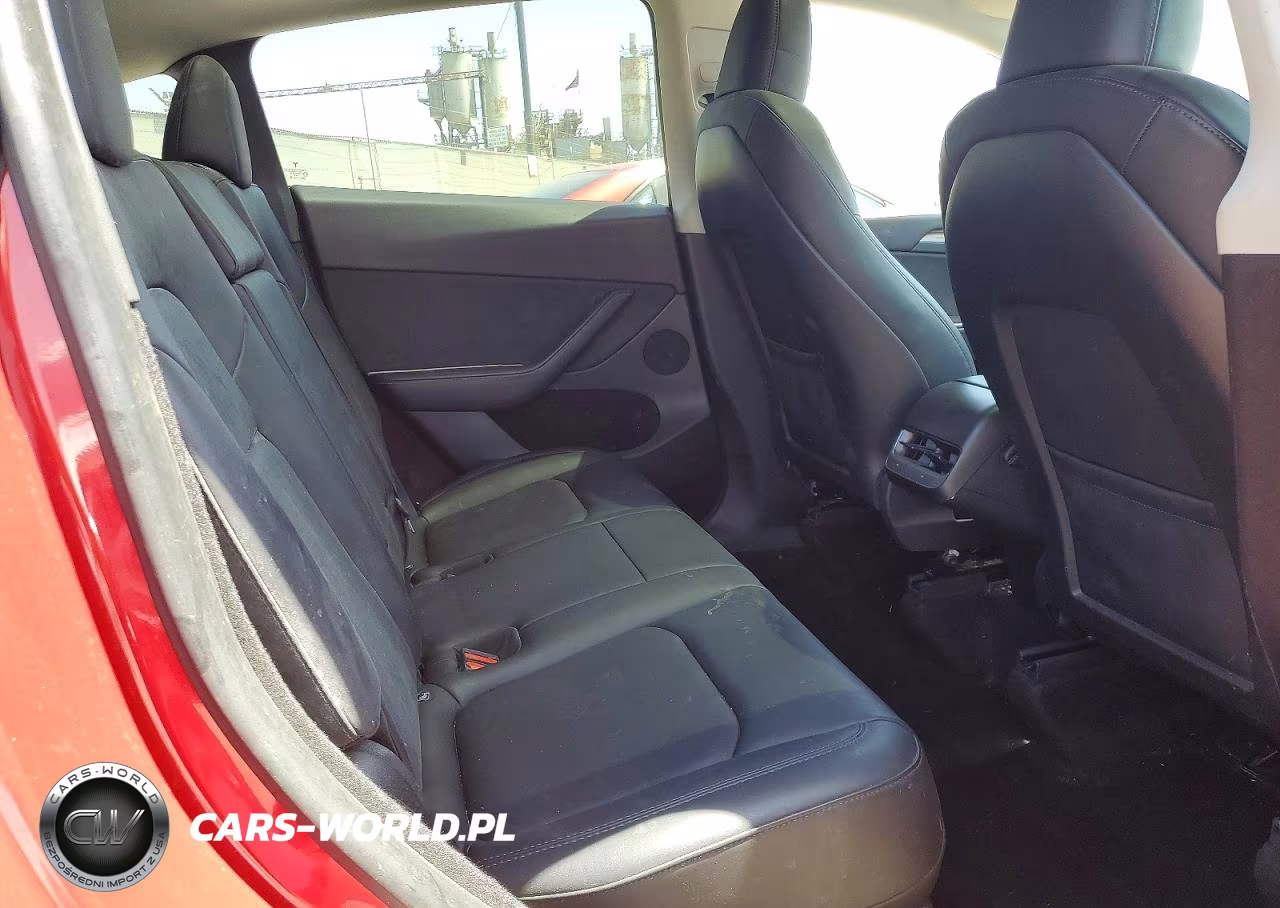 2023 Tesla Model Y VIN:7SAYGDEE4PF800860 - 10