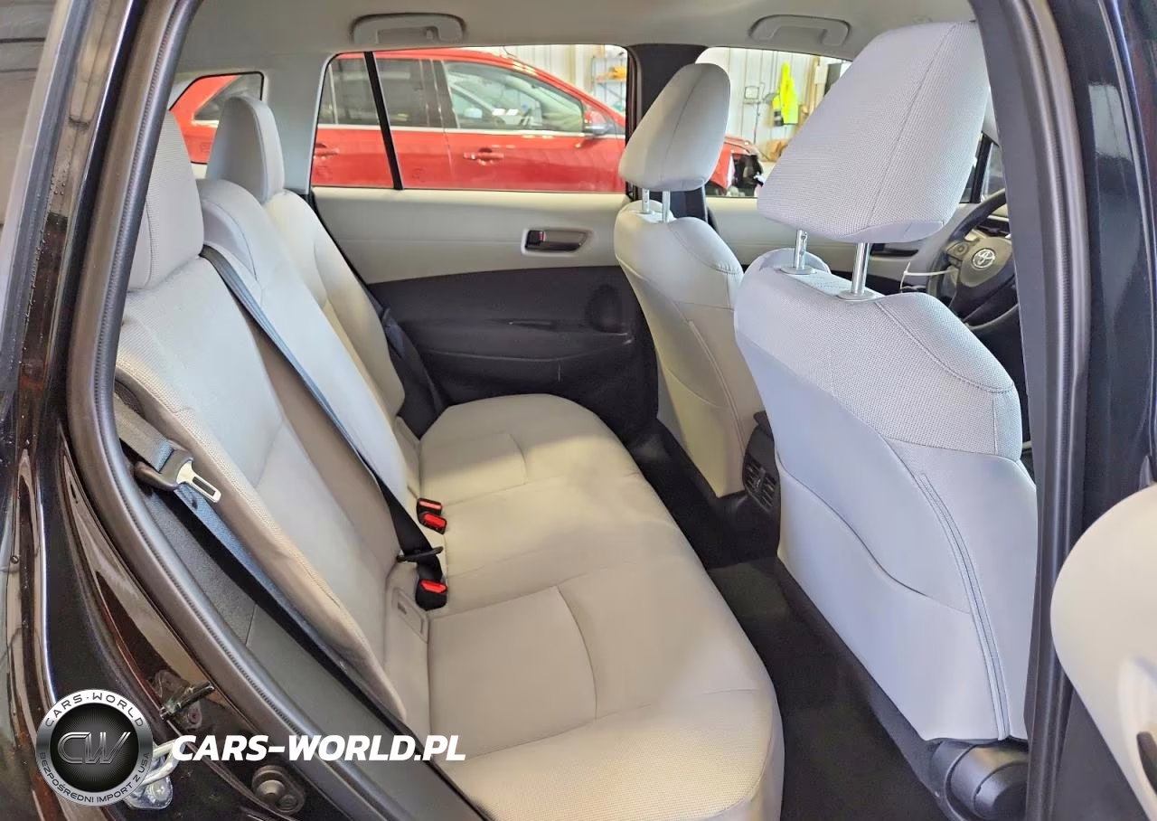 2025 Toyota Corolla Cross L VIN:7MUAAABGXSV143688 - 10