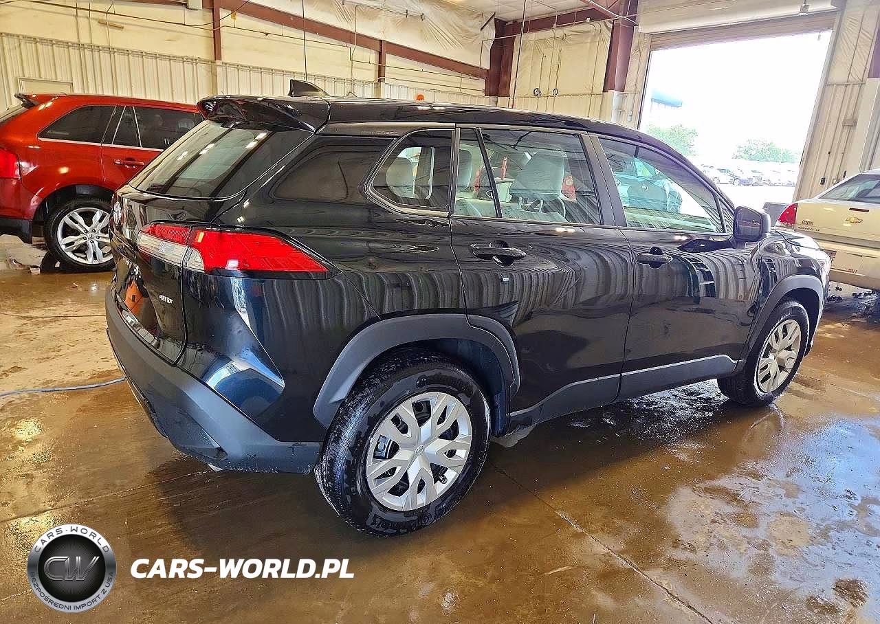 2025 Toyota Corolla Cross L VIN:7MUAAABGXSV143688 - 3