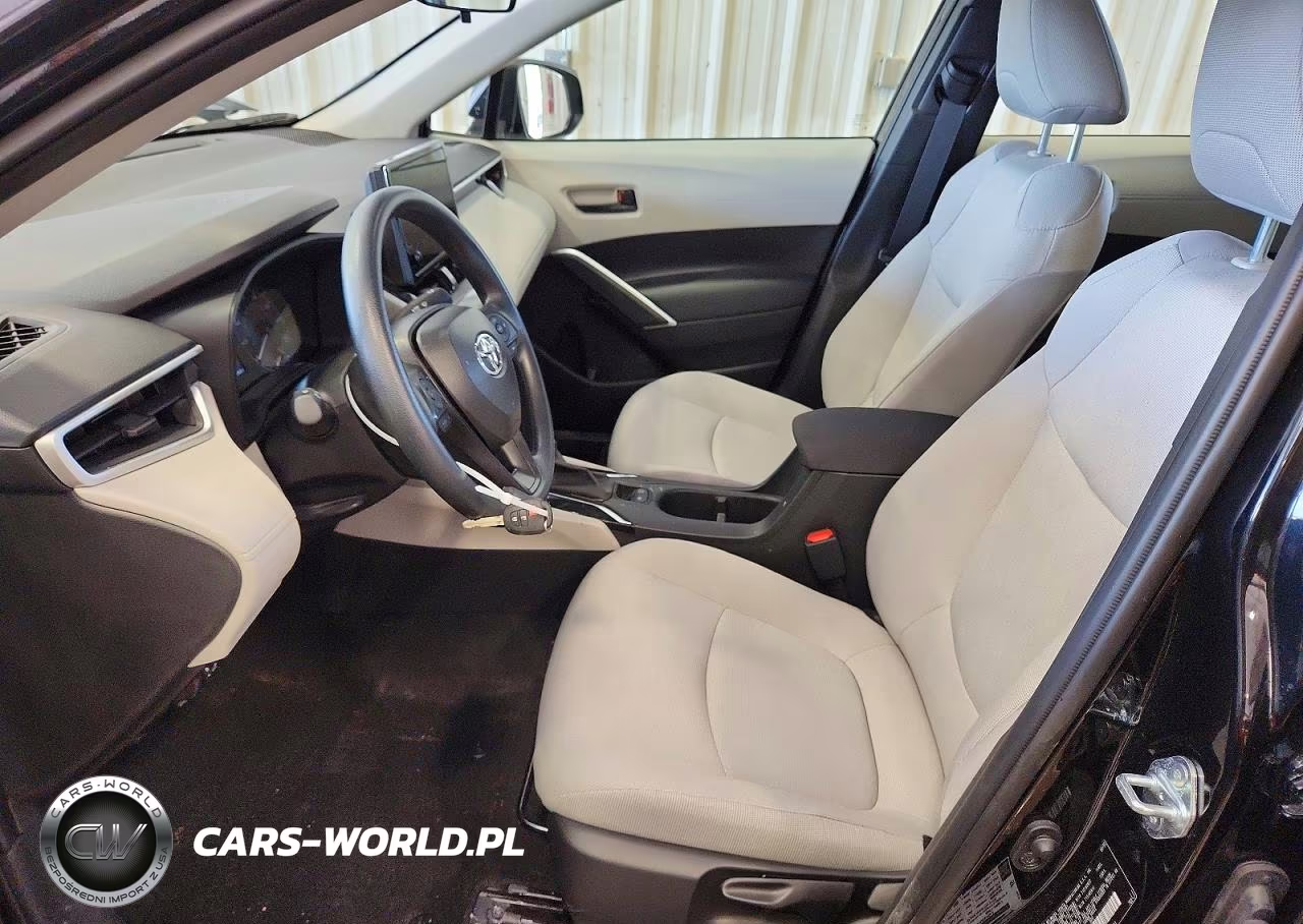2025 Toyota Corolla Cross L VIN:7MUAAABGXSV143688 - 7