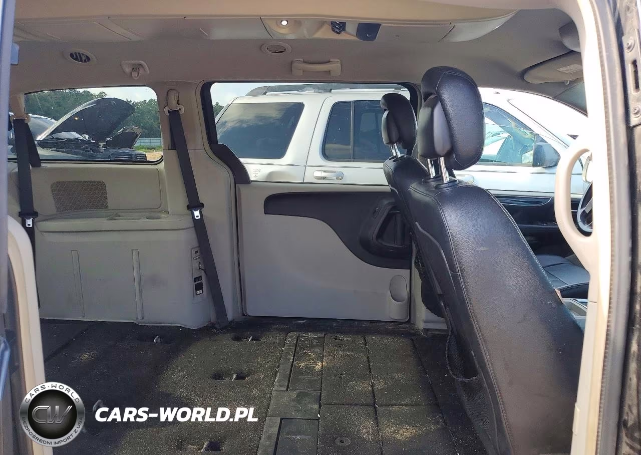 2016 Chrysler Town & Country Touring VIN:2C4RC1BG9GR172803 - 11
