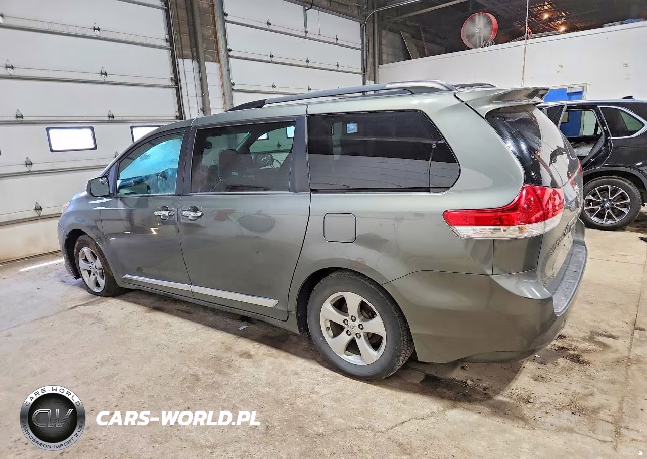 2011 Toyota Sienna Le VIN:5TDKK3DC4BS079469 - 2