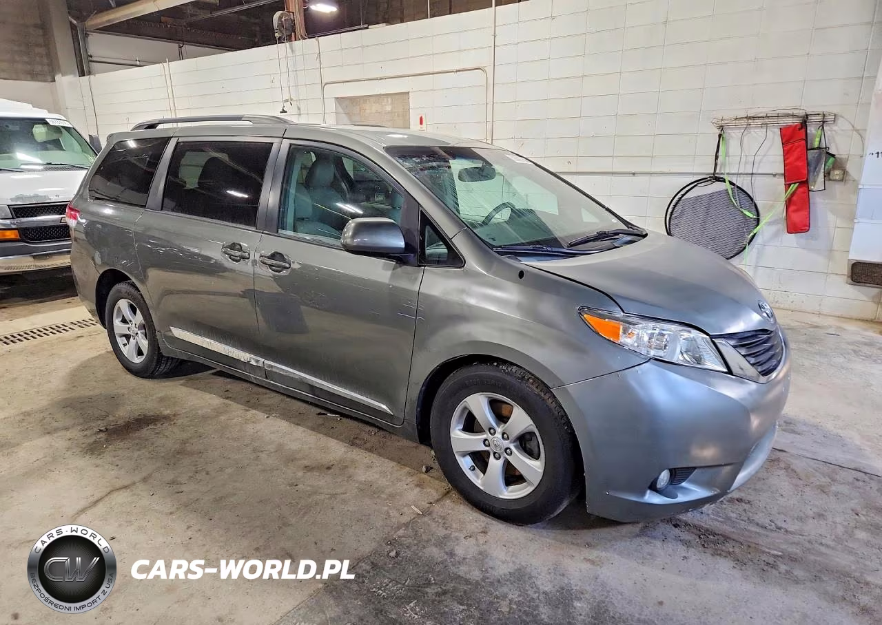 2011 Toyota Sienna Le VIN:5TDKK3DC4BS079469 - 4