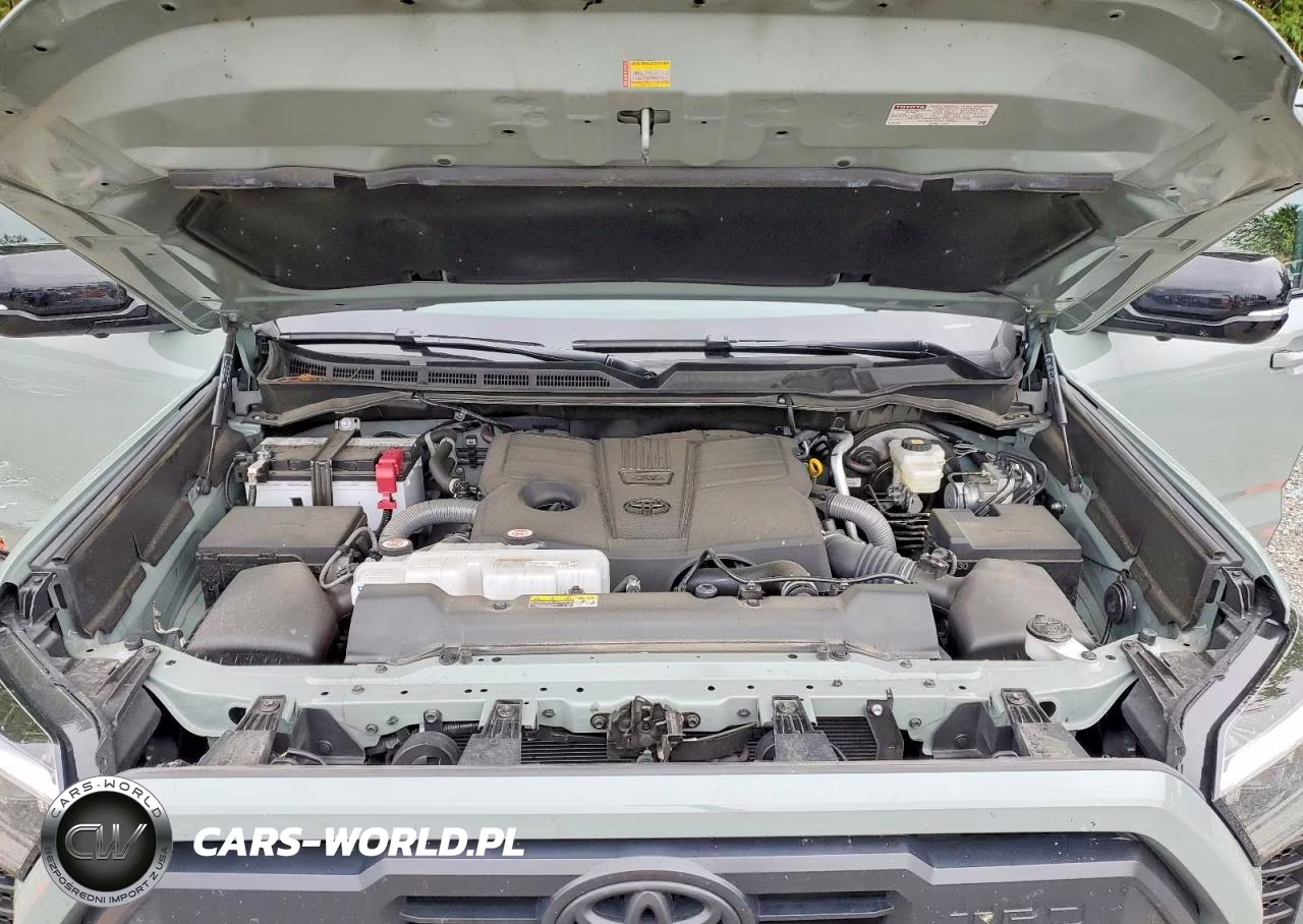 2025 Toyota Tundra Limited VIN:5TFWA5EC2SX046141 - 10
