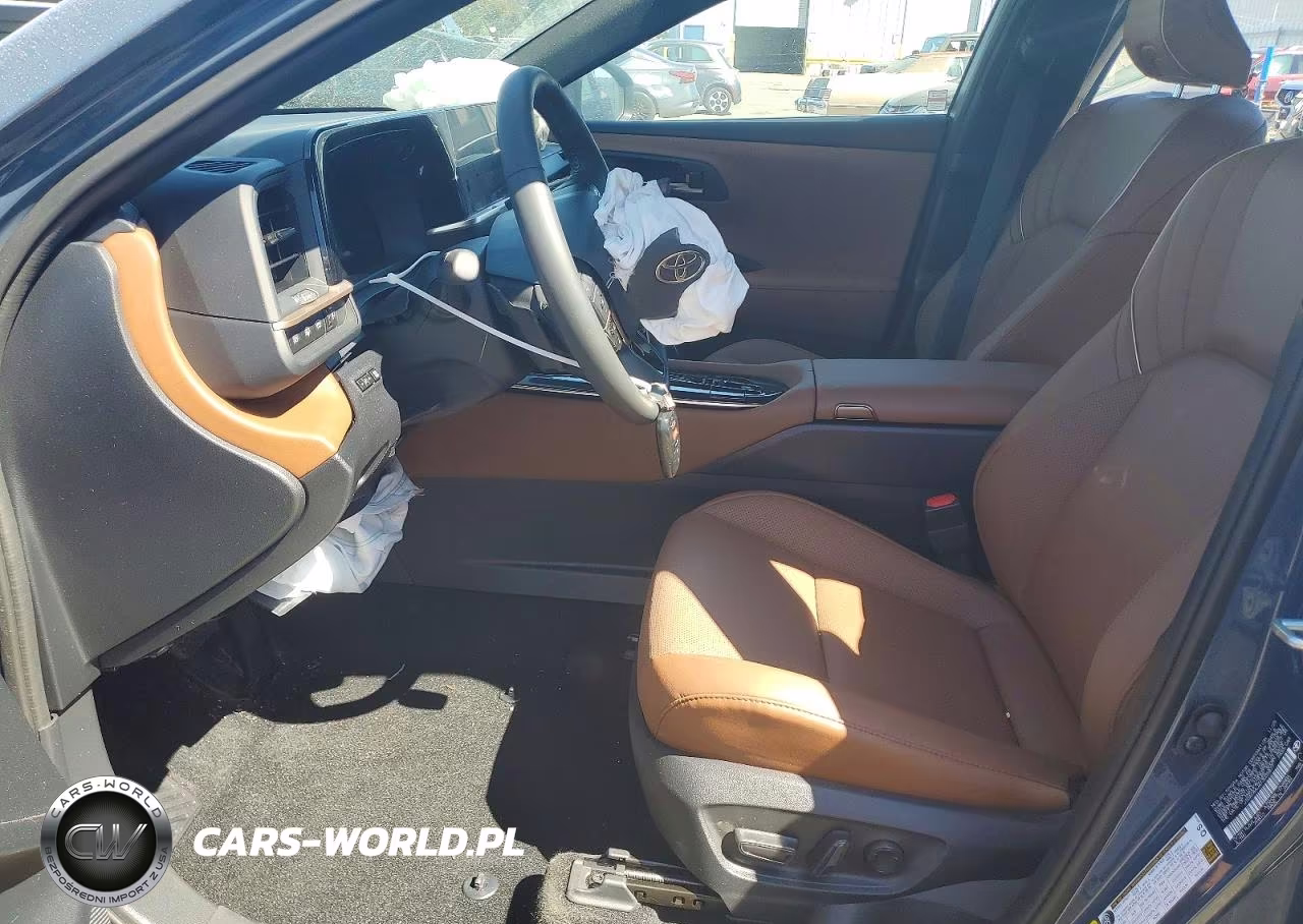 2026 Toyota Crown Signia Xle VIN:JTDACAAJ4T3035877 - 7