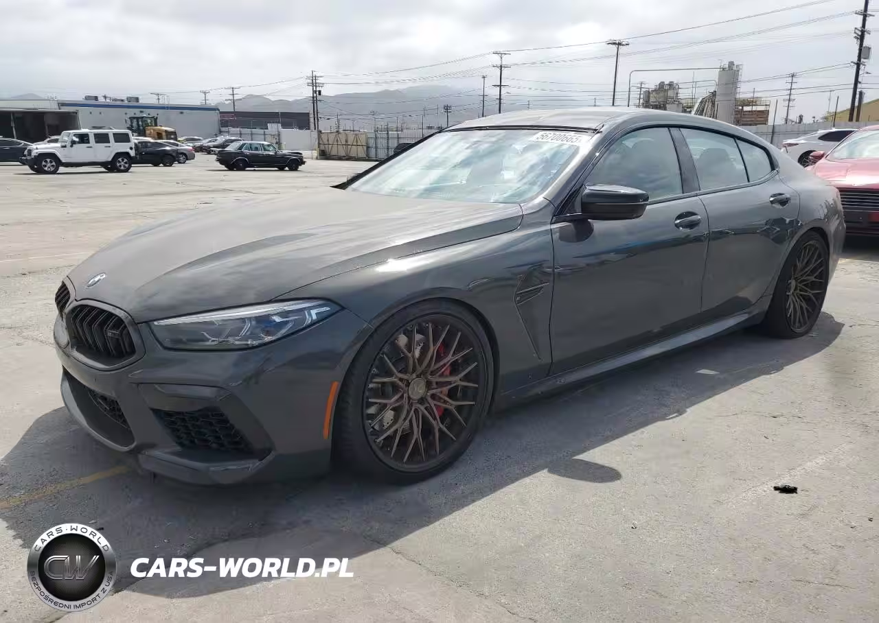 2022 BMW M8