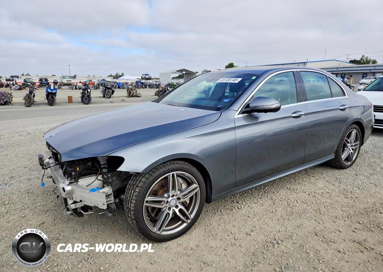 2017 Mercedes-Benz E 300 – zdjęcie 1 z 13