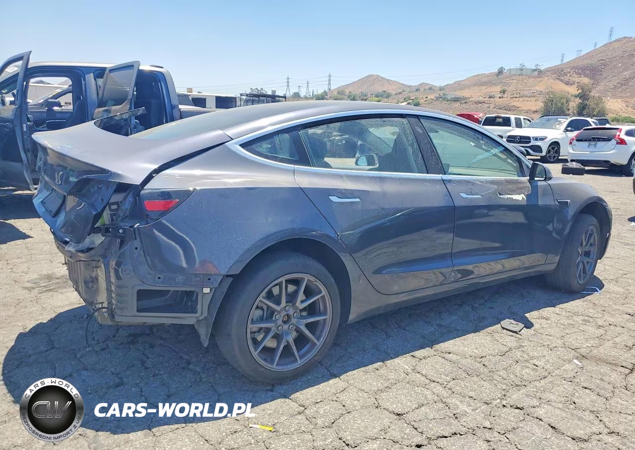 2018 Tesla Model 3 VIN:5YJ3E1EB6JF077201 - 3