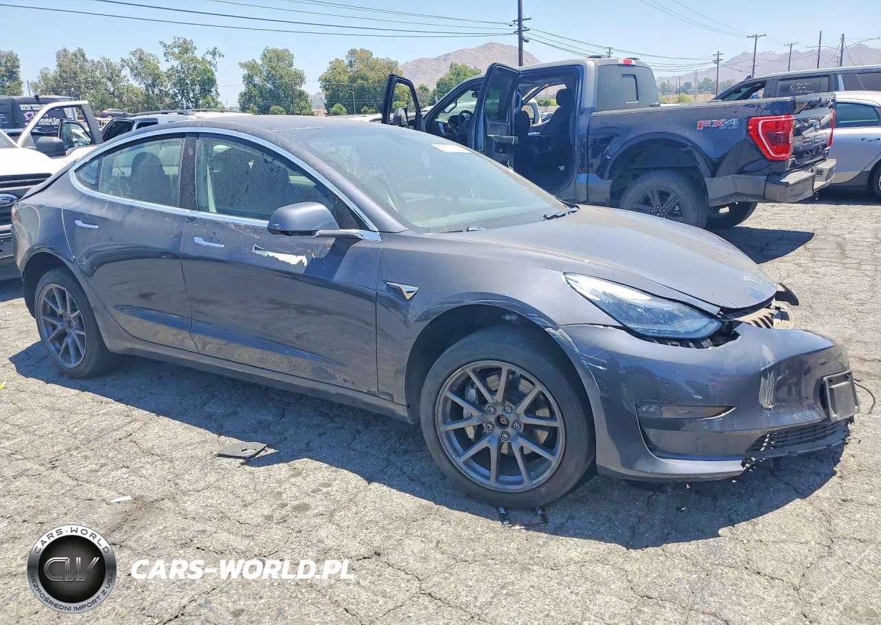 2018 Tesla Model 3 VIN:5YJ3E1EB6JF077201 - 4