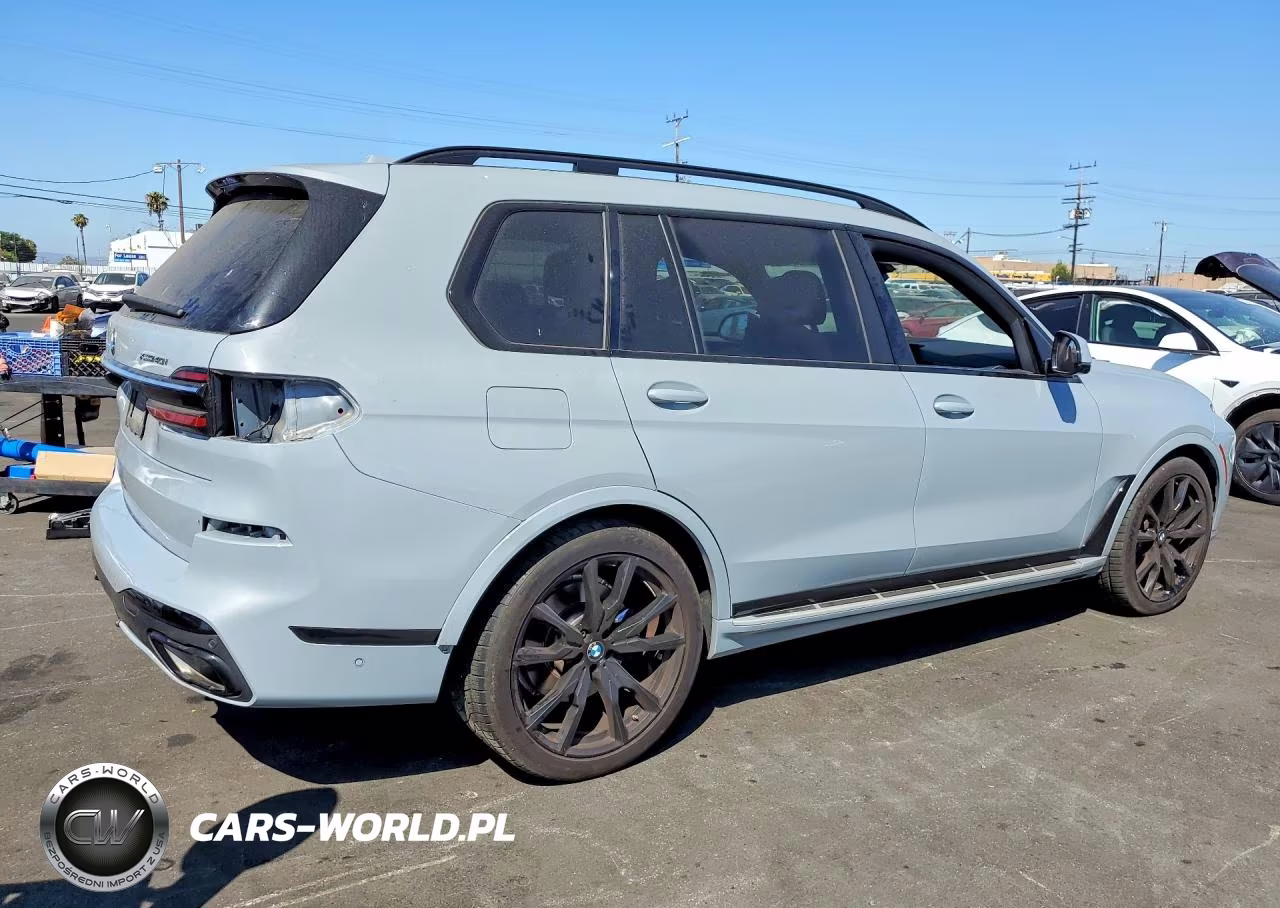 2023 BMW X7 xDrive40I VIN:5UX23EM03P9P92642 - 3