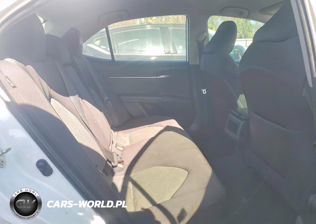 2019 Toyota Camry L VIN:4T1B11HK1KU256981 - 10