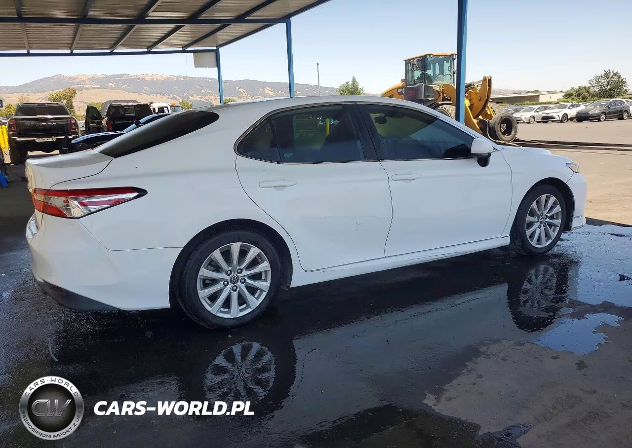 2019 Toyota Camry L VIN:4T1B11HK1KU256981 - 3