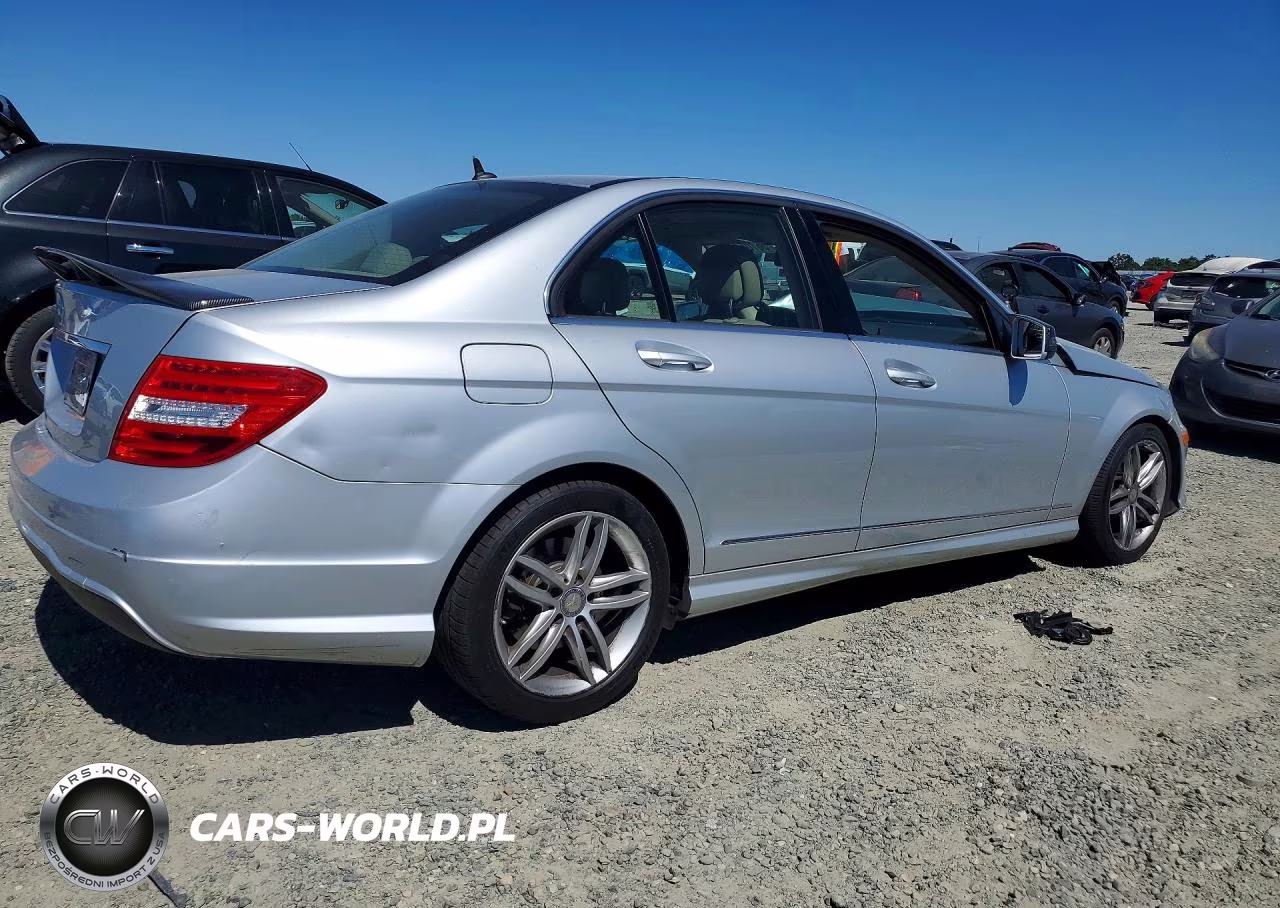 2014 Mercedes-Benz C 250 VIN:WDDGF4HBXEA960864 - 3