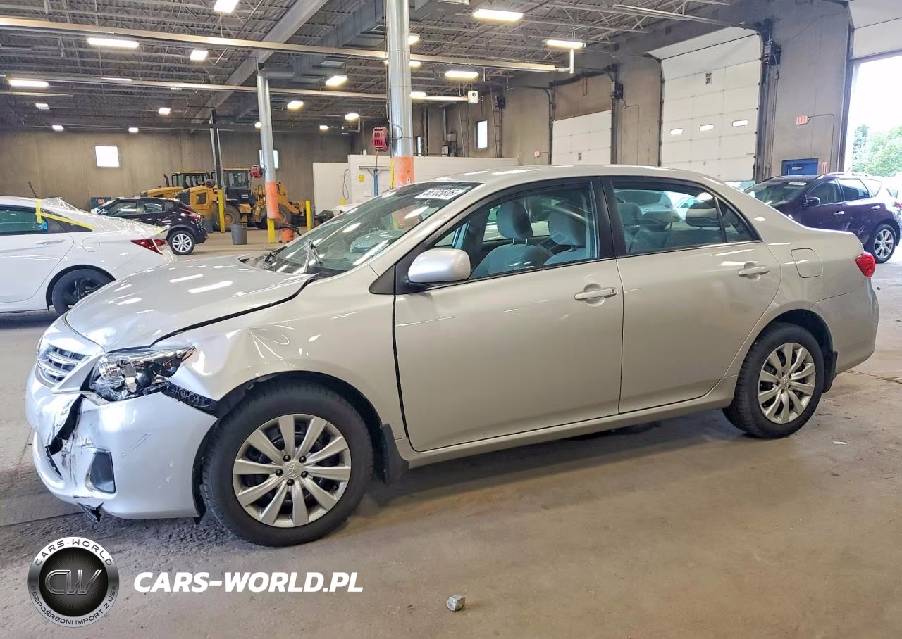 2013 Toyota Corolla Le – zdjęcie 1 z 12