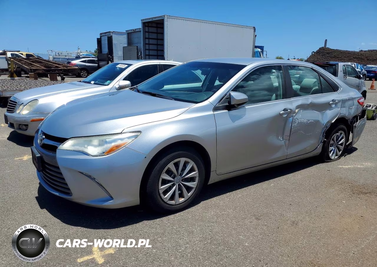 2015 Toyota Camry Le – zdjęcie 1 z 12