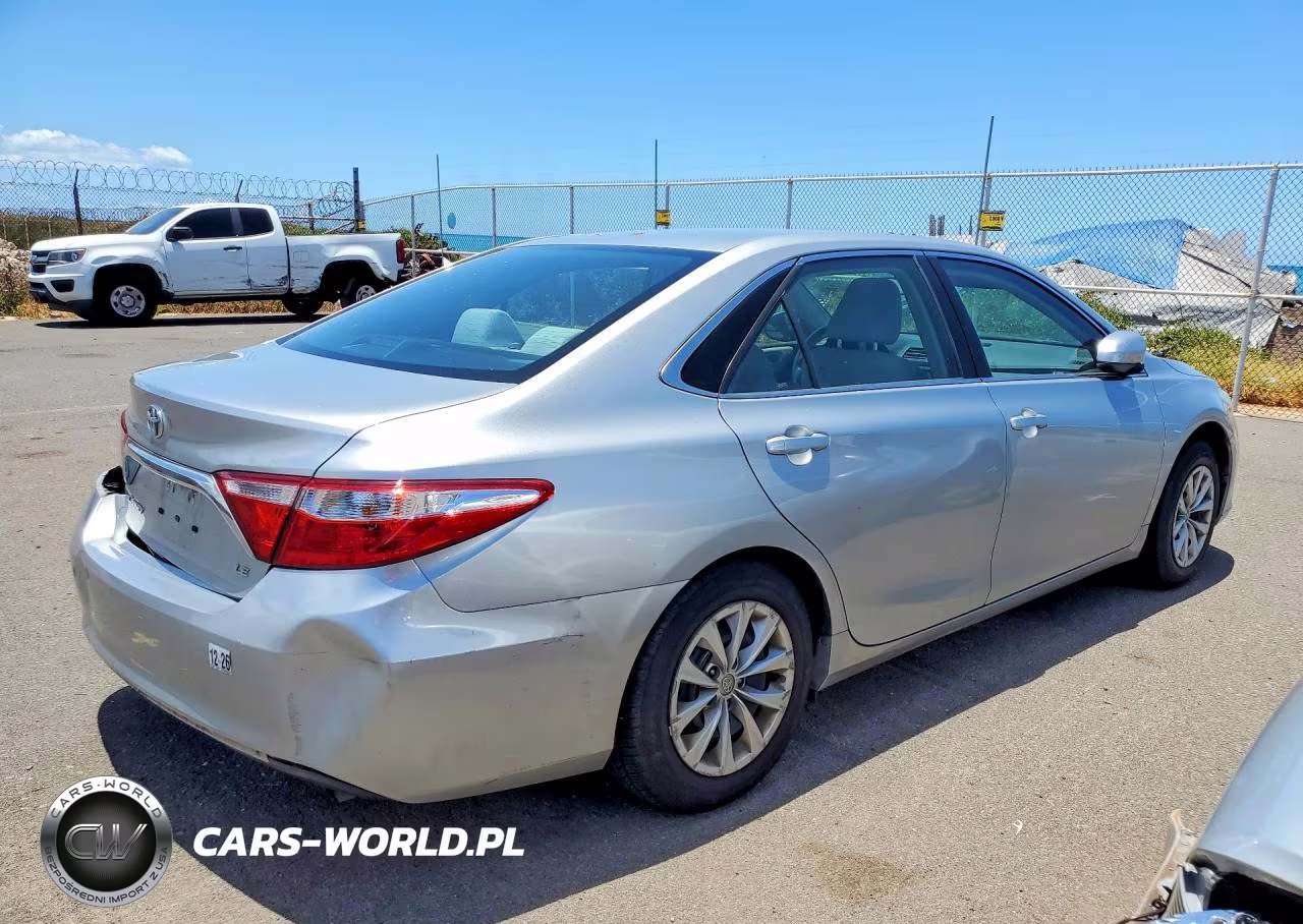 2015 Toyota Camry Le VIN:4T1BF1FK3FU884423 - 3
