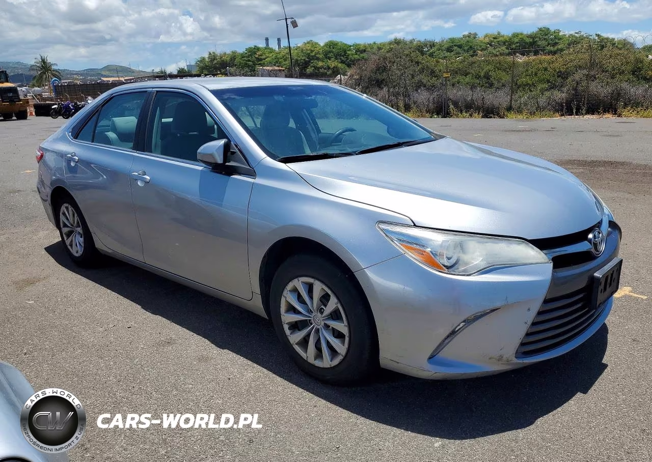 2015 Toyota Camry Le VIN:4T1BF1FK3FU884423 - 4