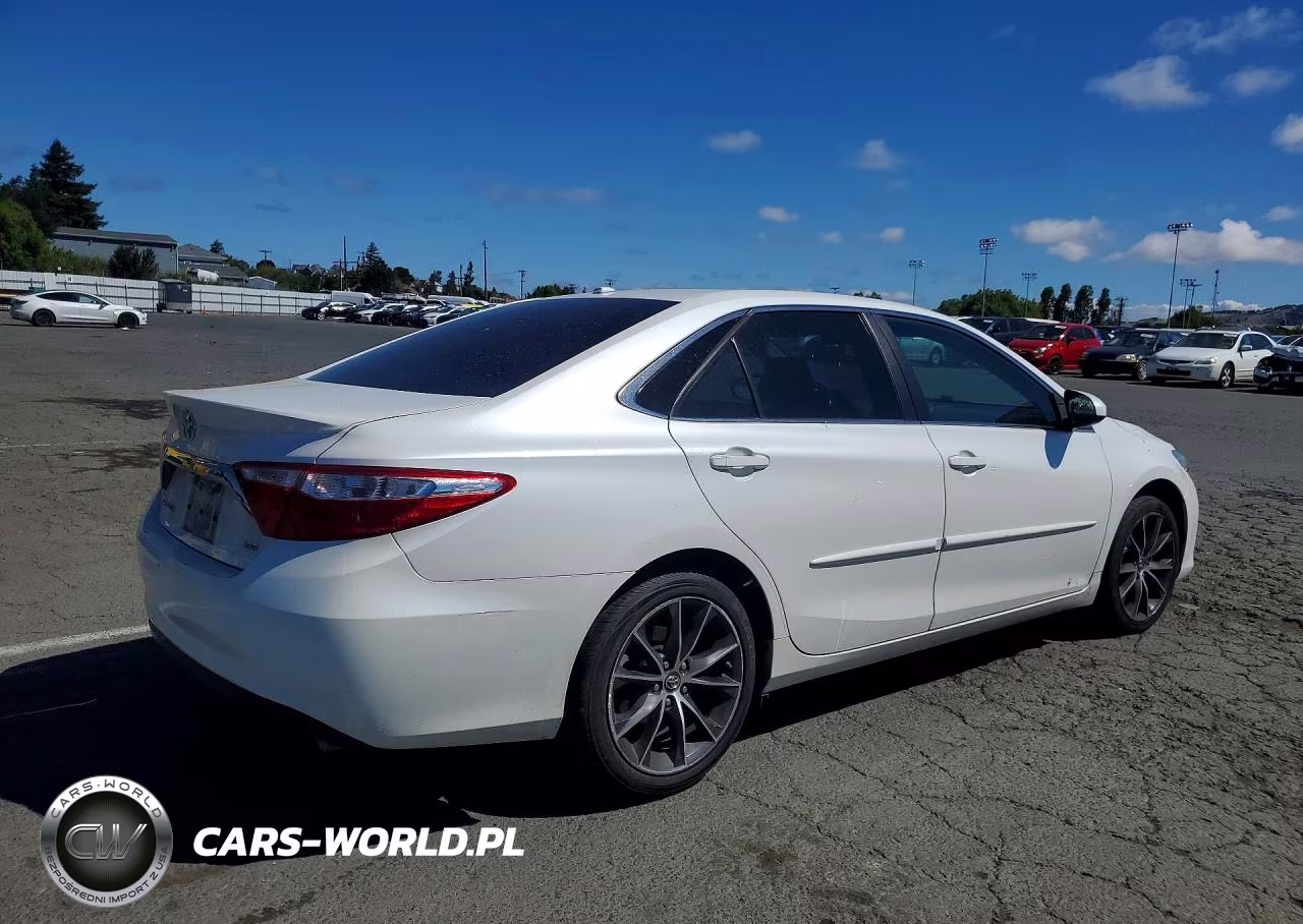 2017 Toyota Camry Xse VIN:4T1BF1FK8HU406517 - 3