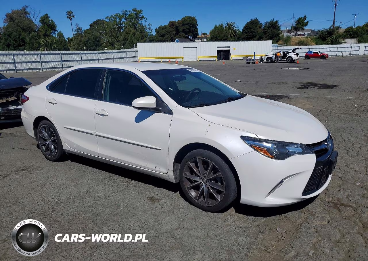 2017 Toyota Camry Xse VIN:4T1BF1FK8HU406517 - 4