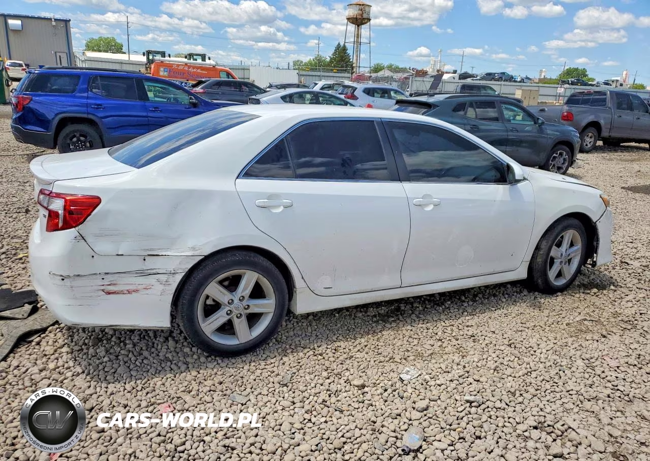 2014 Toyota Camry Se VIN:4T1BF1FK3EU415248 - 3