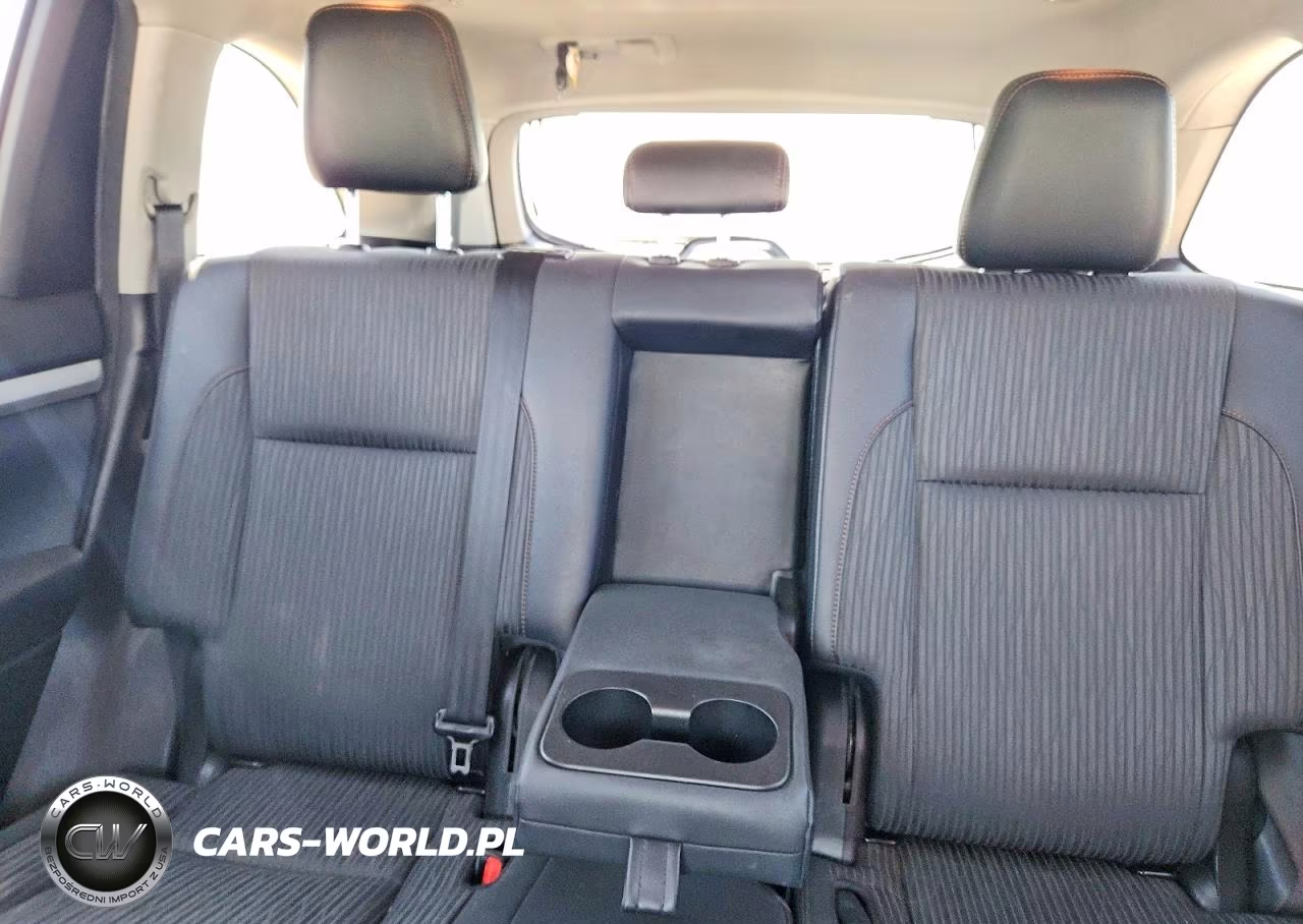 2018 Toyota Highlander Le Plus VIN:5TDBZRFH5JS812280 - 10