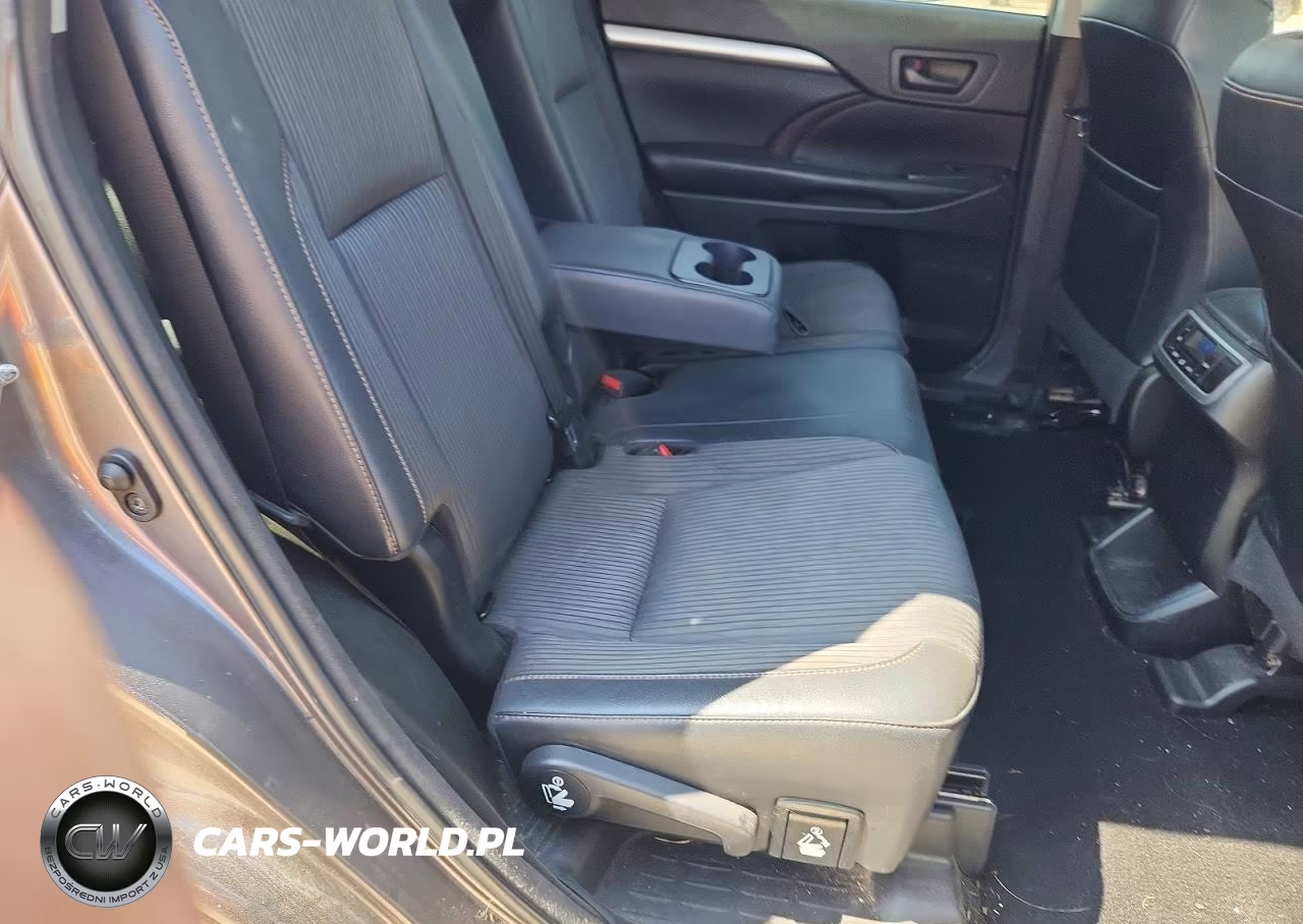 2018 Toyota Highlander Le Plus VIN:5TDBZRFH5JS812280 - 11