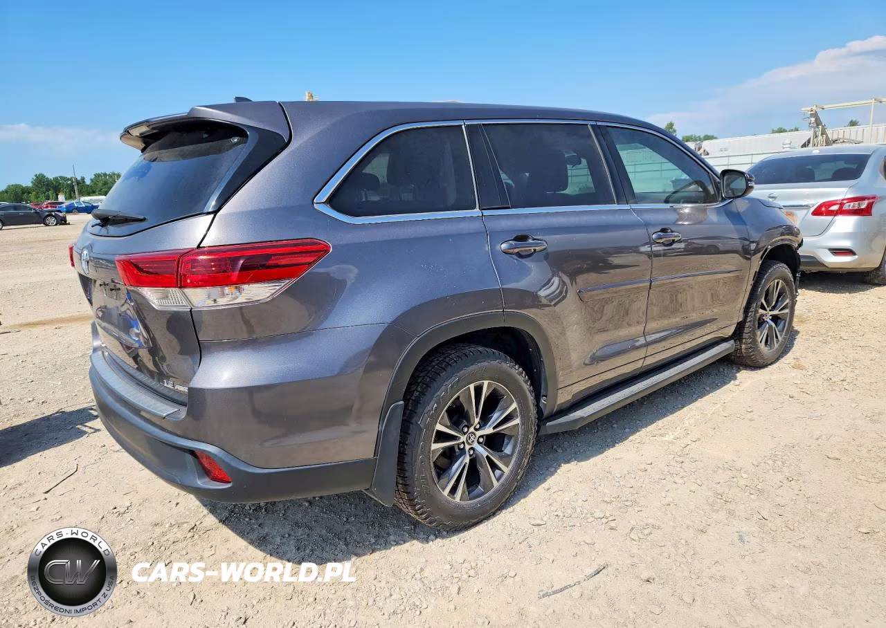 2018 Toyota Highlander Le Plus VIN:5TDBZRFH5JS812280 - 3