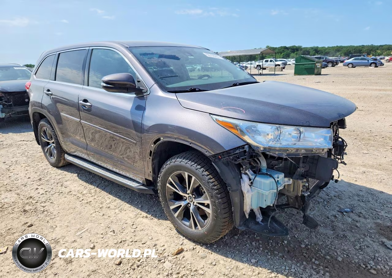 2018 Toyota Highlander Le Plus VIN:5TDBZRFH5JS812280 - 4