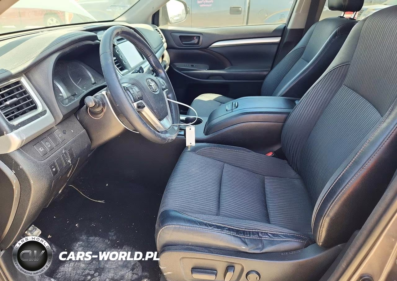 2018 Toyota Highlander Le Plus VIN:5TDBZRFH5JS812280 - 7