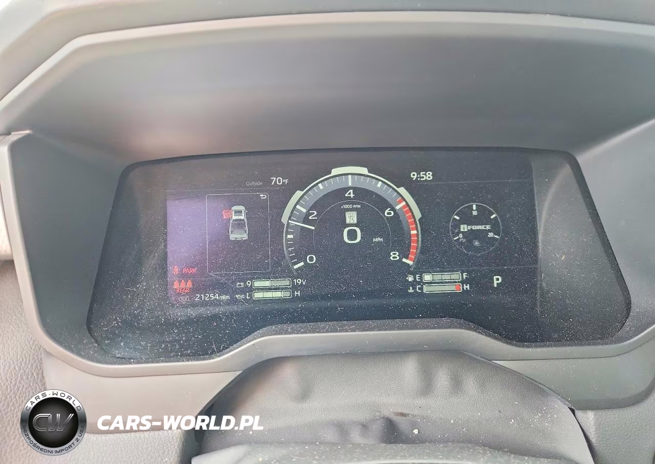 2025 Toyota Tundra Limited VIN:5TFWA5DB8SX320113 - 9